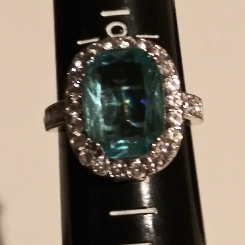 Stunning 925 Sterling silver aquamarine ring